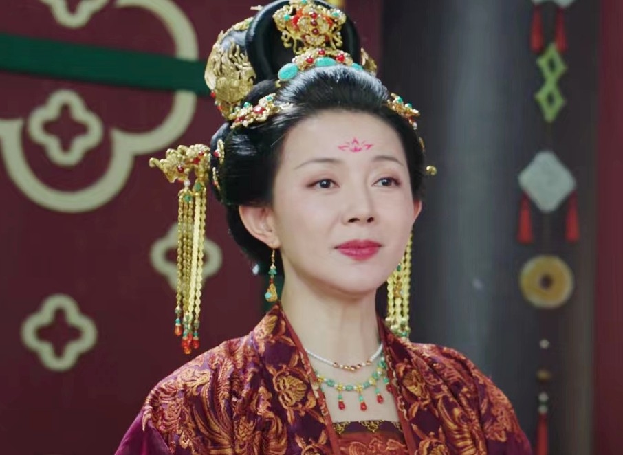 《宁安如梦》中定国公薛氏一家都是狠人！

1.薛太后是定国公薛远的姐姐，20年前