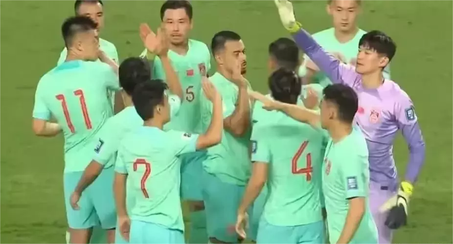 本届世界杯亚洲有8.5个正赛名额，0.5可以忽略不计，那就是8个。那么，中国队有