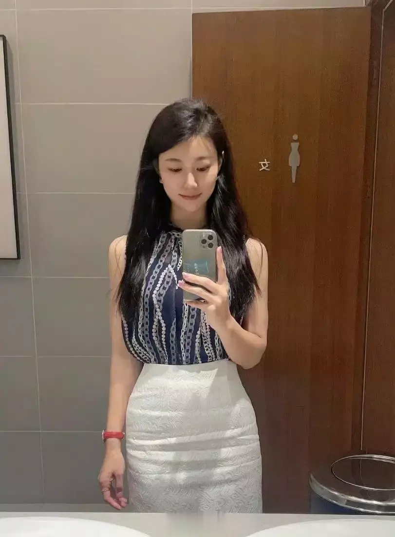 扎起来好看，还是散着好看