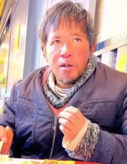 当初孙卫东在美国为其效忠享受每月十几万高薪的时候，我们在为建设祖国艰苦奋斗挣着几
