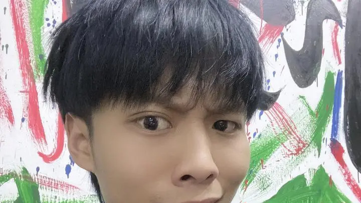 小杨哥的焦虑：超高人气背后的粉丝压力与心理挑战