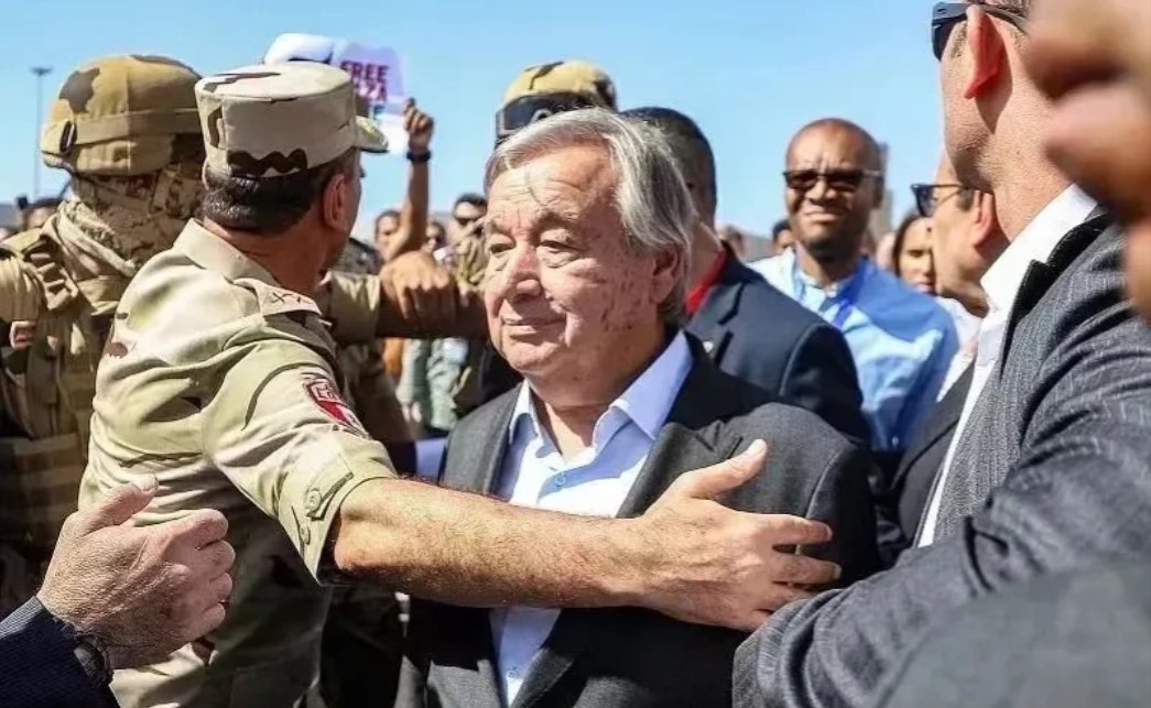 这老头终于硬气了一回！联合国秘书长古特雷斯封神 ，以自己肉身为人道主义救援物资开