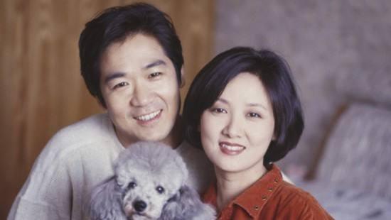 30岁嫁给二婚的张国立，被要求不准生育，邓婕为爱隐忍了34年