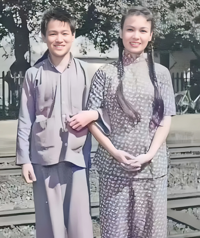 李小龙与容小易在大浦火车站