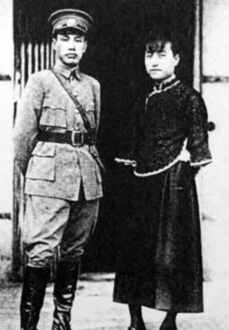 1933年，宋美龄得知蒋介石出轨陈洁如，怒气冲冲找到她，一个耳光扇过去，骂道“你