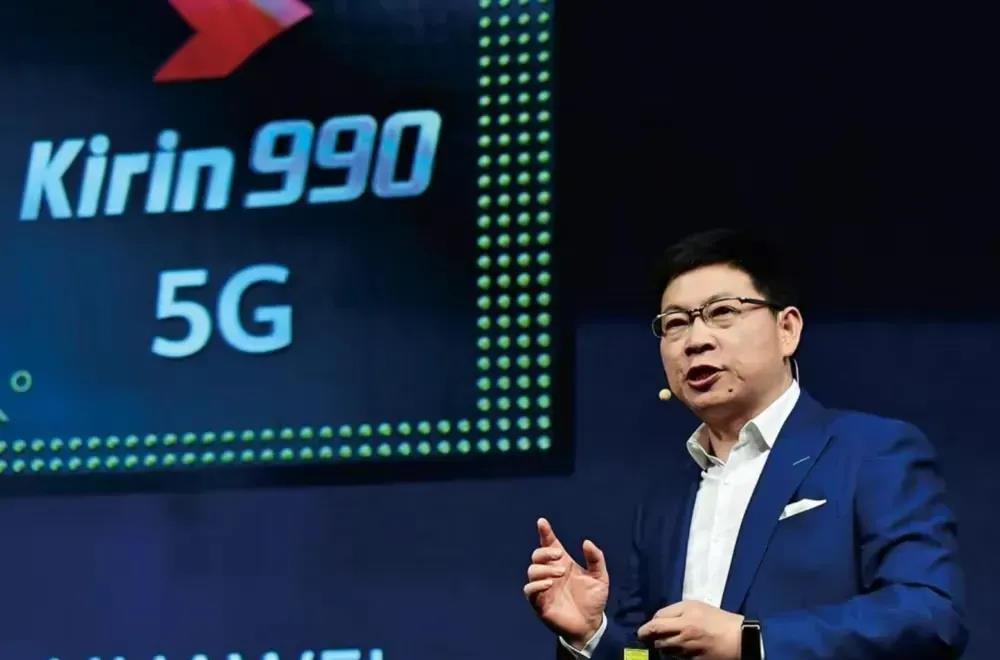 2022年，华为营业额6000多亿，利润300多亿，这是被丑国打压之后的结果。这