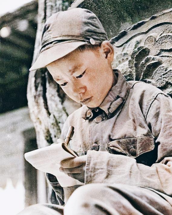 
1936年，马家军要枪毙一个12岁的小红军。谁料，小红军竟然说：“你们用大刀砍