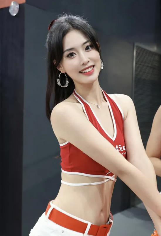 这是上海久事男篮啦啦队的糖糖小姐姐，简直就是美诺天仙！可以直接秒杀所有内娱的年轻