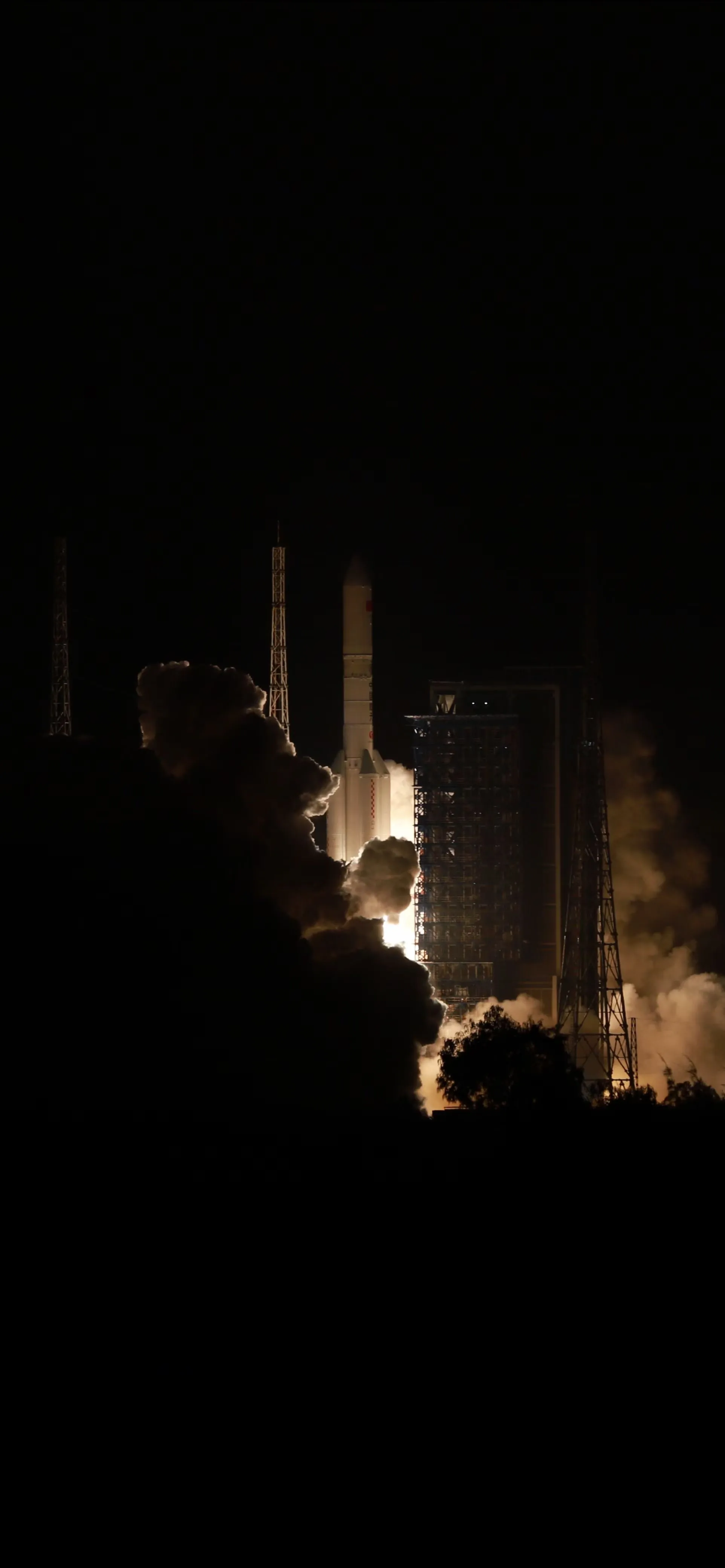 不愧是亚洲第一巨箭，现场太震撼了！12月15日晚上9点41分，长征五号火箭从海南