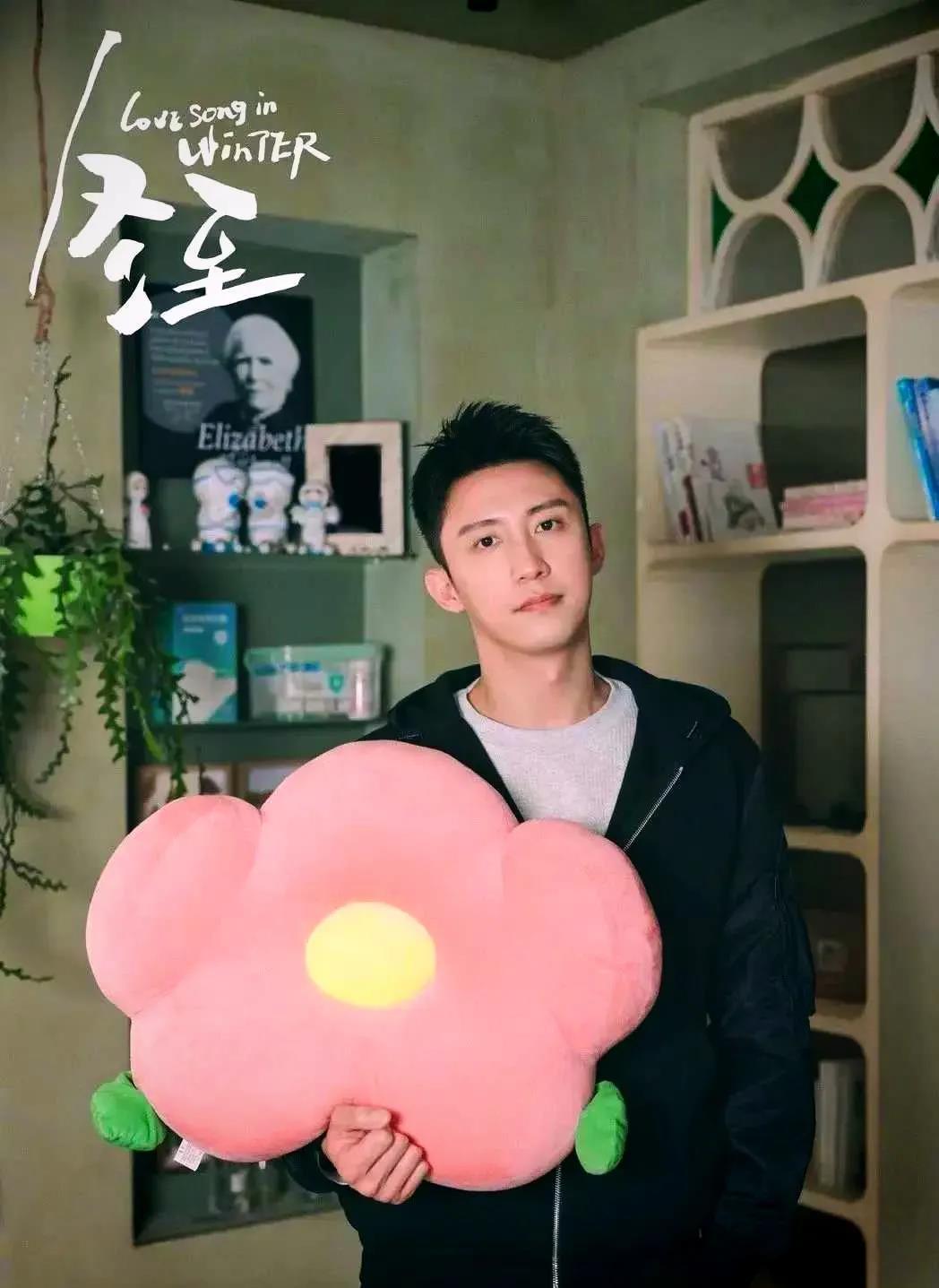 黄景瑜大瓜！被曝给工作人员发了8万多的红包，平均每人到手200块。2月3日，有网