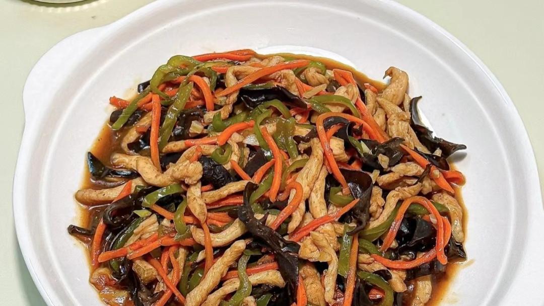 鱼香肉丝：色香味俱全的经典川菜