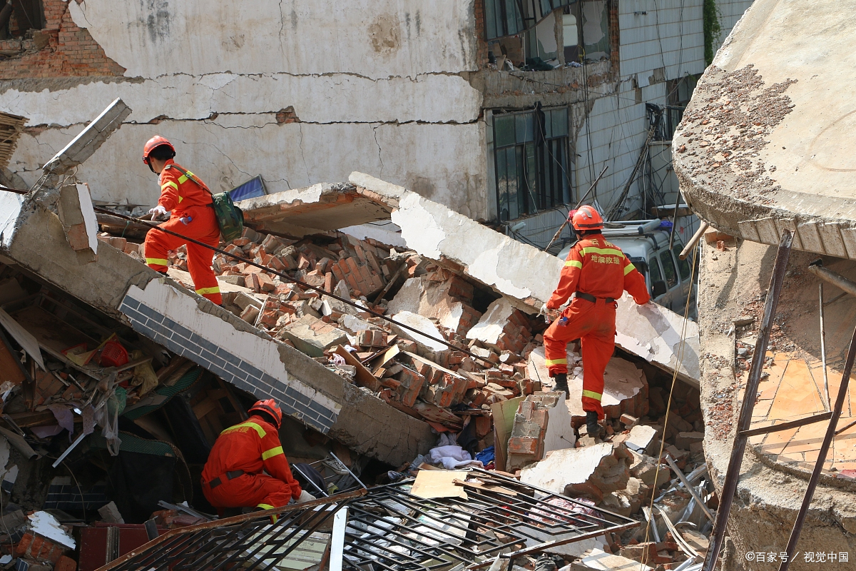 住建部实行的建设工程质量监督工程师从2001年实施，不知道为何取消了，今天无意看