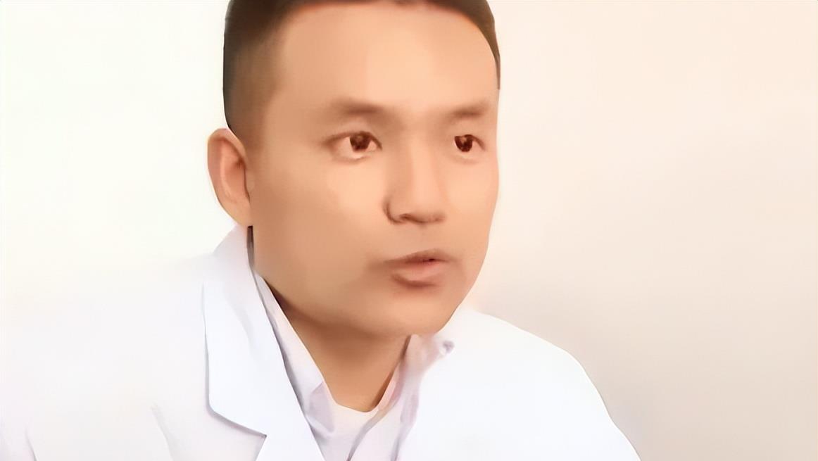 
“简直就是禽兽！”2022年，湖南农民张爱国因直肠癌做了大便改道手术。谁知，他