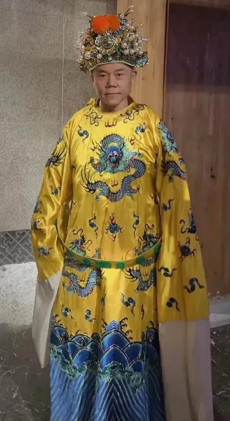 不要开这种玩笑，放在过去要株连九族.