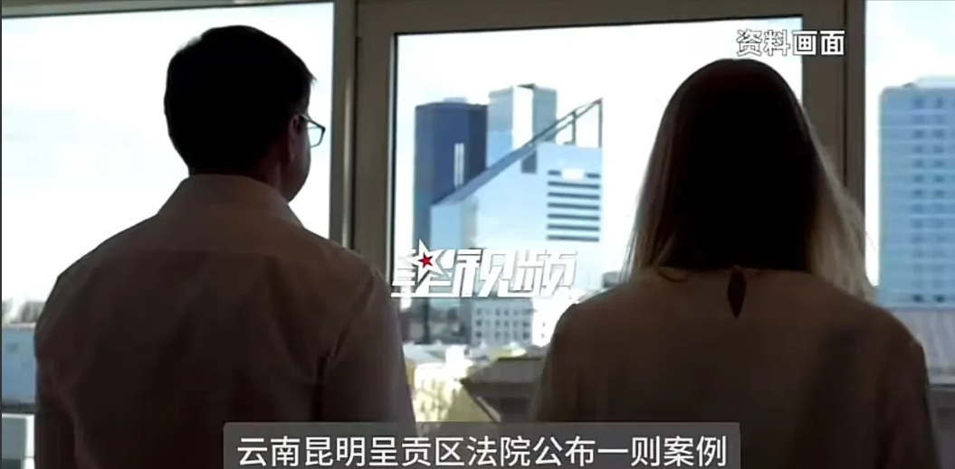 云南昆明，47岁已婚女打工期间认识了情人，两人同居后女子意外怀孕，两人决定生下这