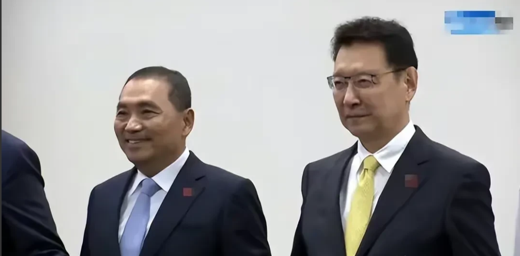 最新！台湾民调结果！
第一名：“赖萧配”支持度34.8%；
第二名：“侯康配”支