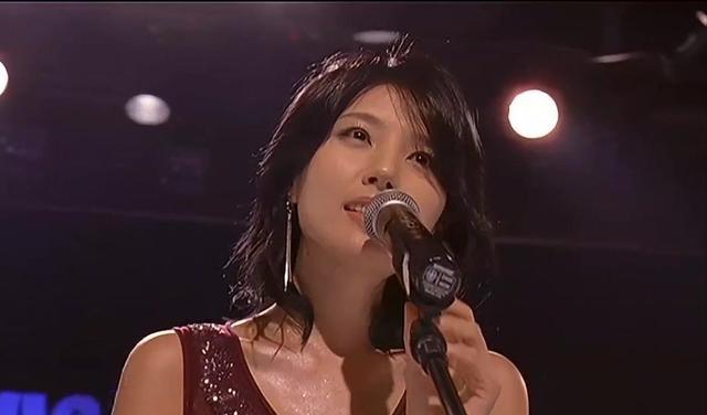芳华貌美却沦为玩物，被3人联合欺辱8小时，上台领奖也难逃魔爪