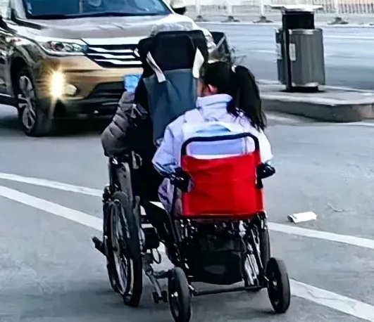 绝了，大爷还是大爷，你禁止老年代步车不要紧，我有新办法！总能将水平上升到一个新高