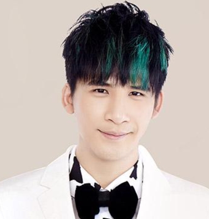 #大张伟演唱会擅改演出内容被罚#“我不生气我不生气，别和傻子置气”大老师这精神状