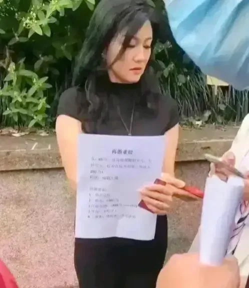 这离异气质美女的征婚条件，目标明确，没有难为我们穷人，比一些小仙女强多了…
