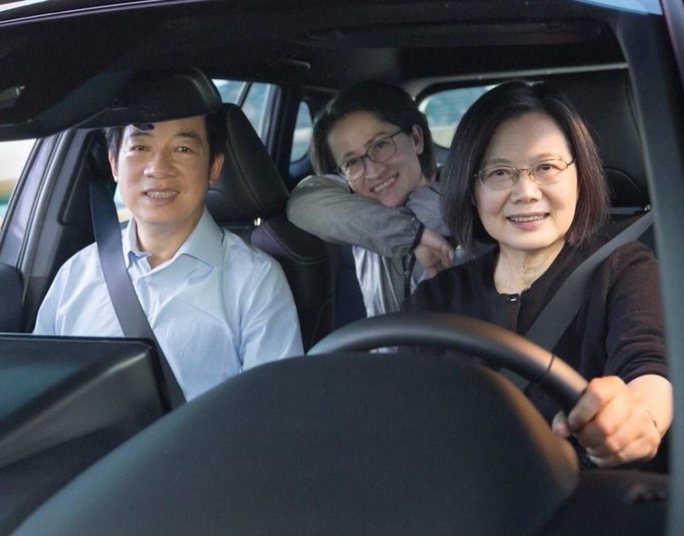 【民进党“跛脚”成定局，走着瞧吧】民进党虽然保住了台湾地区领导人的位置，但在地方