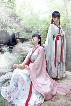 对联原创

笑看红尘皆倦客；
开心美女俱情人。