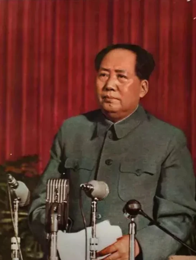 真的很佩服我们的伟大的领袖毛主席他老人家，他的洞察力真穿可以穿越时空。
他曾经说