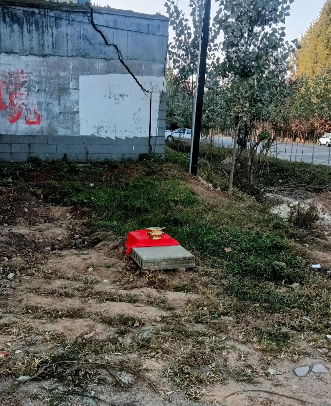 请问这是干么的啊，怎么里面还有烟头呢
