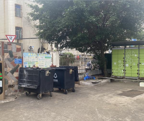 太揪心！刚出生的女婴被装塑料袋遗弃小区垃圾桶！

12月21日上午

海南海口海