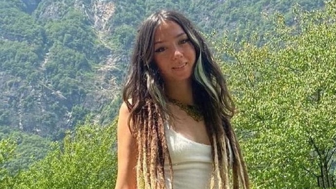把参加音乐会的德国女孩沙尼·卢克尸体放在皮卡游街的哈马斯武装人员，在加沙战斗当中