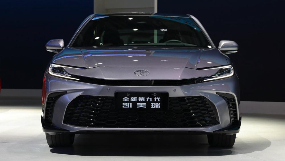 新一代 Toyota Camry 广州车展亮相，供 3款 外观风格选择！