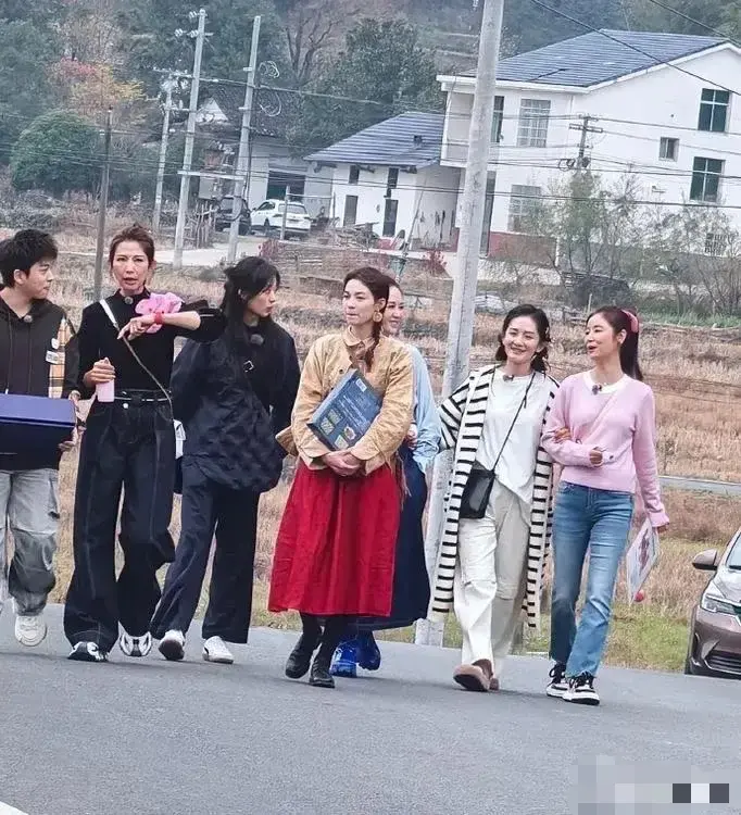蔡少芬、林心如、谢娜、陈乔恩生图！
没有美颜滤镜和P图，明星到了一定年龄也很普通