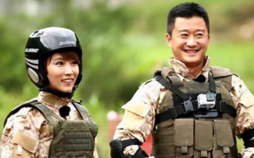 吴京是一个优秀的电影演员，但在生活中他与妻子谢楠的相处方式并不被大众所接受。网友