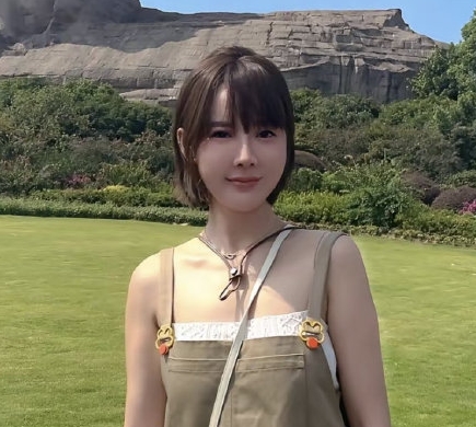 知心姐姐？网传杨鸣小三45岁离异带娃！
杨鸣和唐佳良离婚官司开庭在即，今日有网友