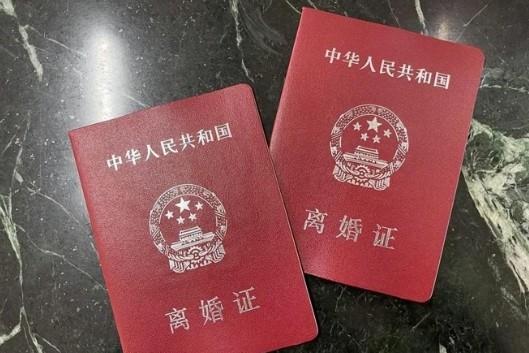 江苏南京，一女子发现丈夫给自己父母的38万元彩礼，全都是从网贷平台借来的。女子崩