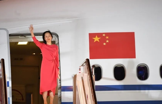 在当下中国的舆论场中，小米成功取代了联想的位置。前几年骂联想，现在是骂小米。其根