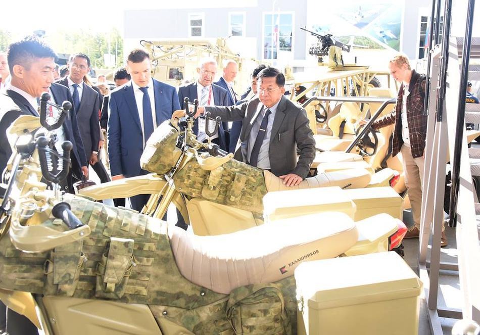 局势滑向失控边缘，敏昂莱发出“求救申请”，俄专家前往一线支援。缅北国内仍是狼烟四