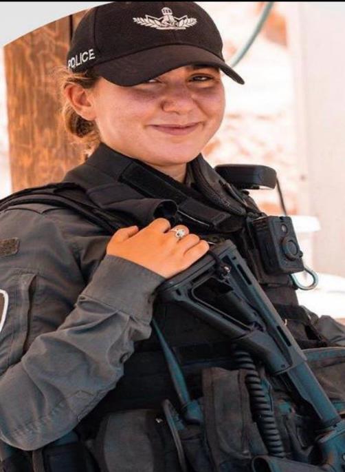 以色列女警察罗斯·埃利舍娃·罗斯·艾达·卢宾上士在与一名15岁的巴勒斯坦人的交战