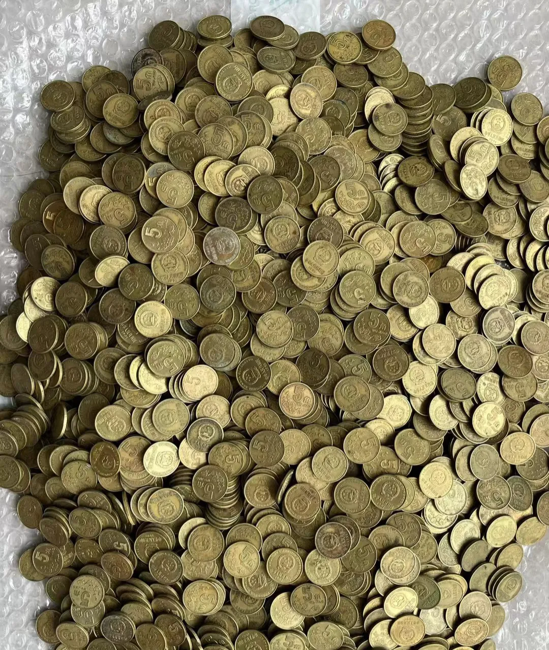 不知不觉攒了这么多梅花硬币，清点了一下92年的已经3600枚了，记得前些年92梅