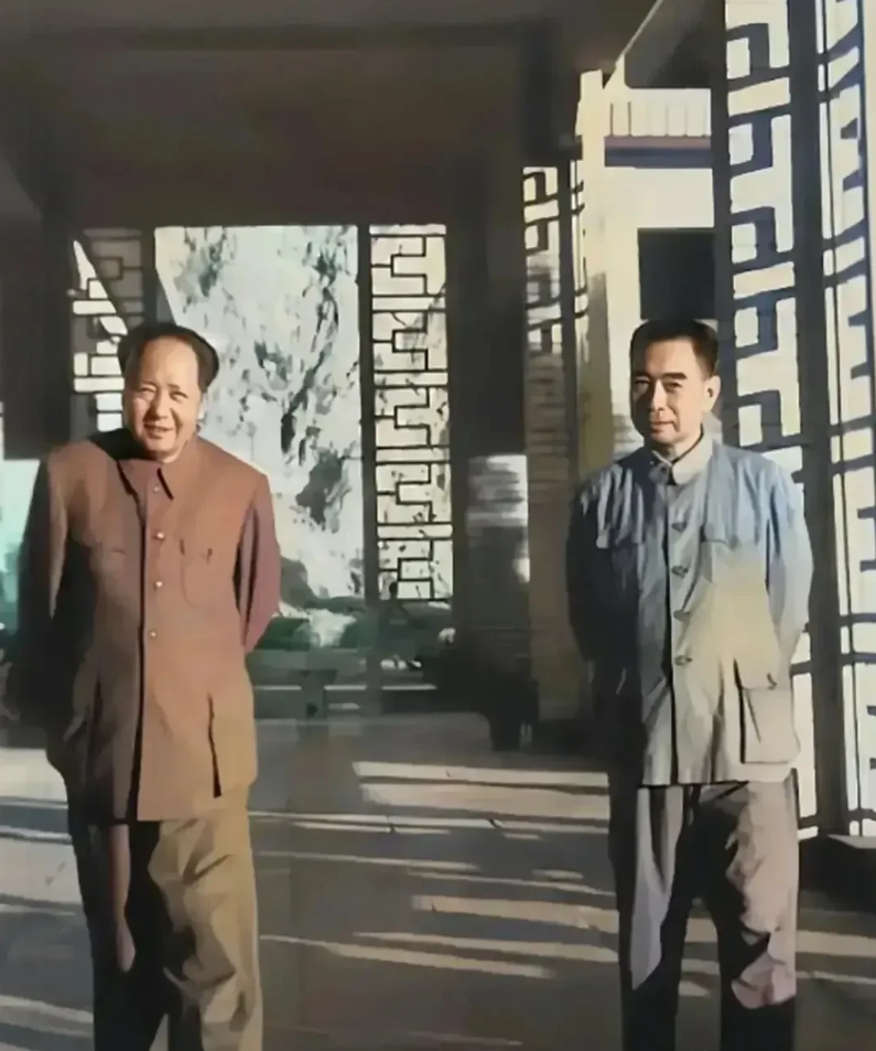 主义，那是思想；饭碗，那是生命。历史上的朝代更迭，大多是两类情况，吃饱撑的人想造