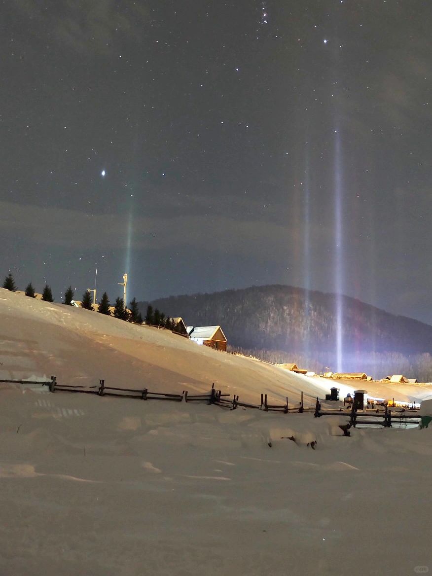 禾木惊现神秘光柱
我在阿勒泰看到了寒夜灯柱 错过了极光 在禾木看到了另在一种极寒