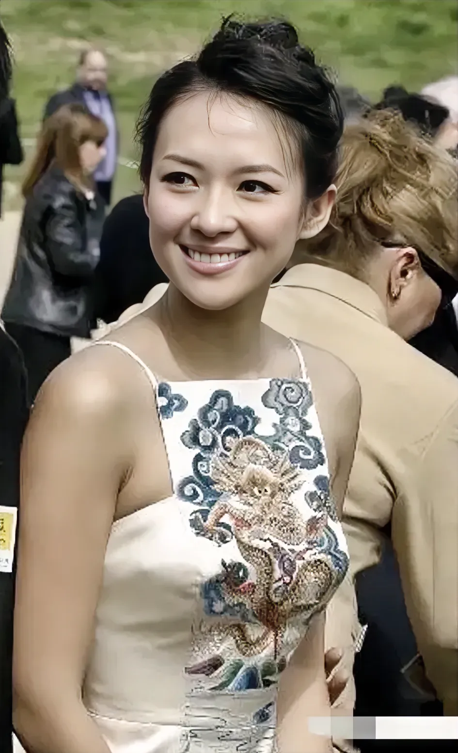 我敢说：章子怡离婚后，凭借着她的财力、颜值，以及成熟女性的魅力，追求她的男人还会