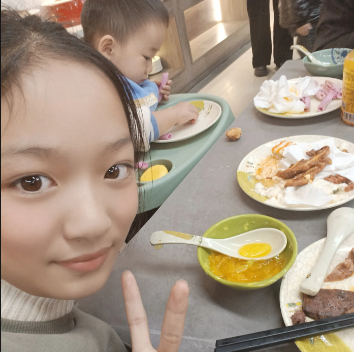 现在的孩子都那么早熟吗？六年级的闺女告诉班里的好几个男生女生都已经开始谈恋爱了，