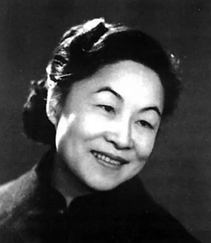 杨绛先生曾表示，长期指责打压家人的人不是蠢就是坏，真正的蠢和坏就是，整天在家里打