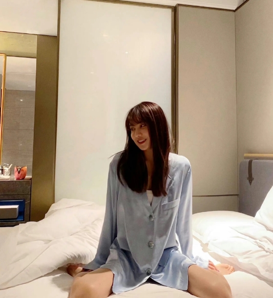 篮球美女主播 美娜生活照，这你受的了吗#亚运女神