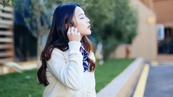 可能是我的怨念过于强烈，在我被老公和他白月光杀害后我又重回了18岁，这辈子我要远离渣渣打脸攀高！