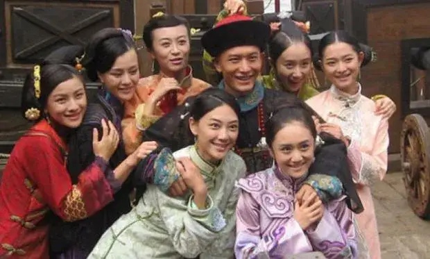 如果韦小宝落难，最先离开的是他哪个老婆？

最先跑的无疑是方怡，一句话就能说死：