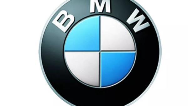 宝马320车外形精致，内部豪华，乘坐感受极佳