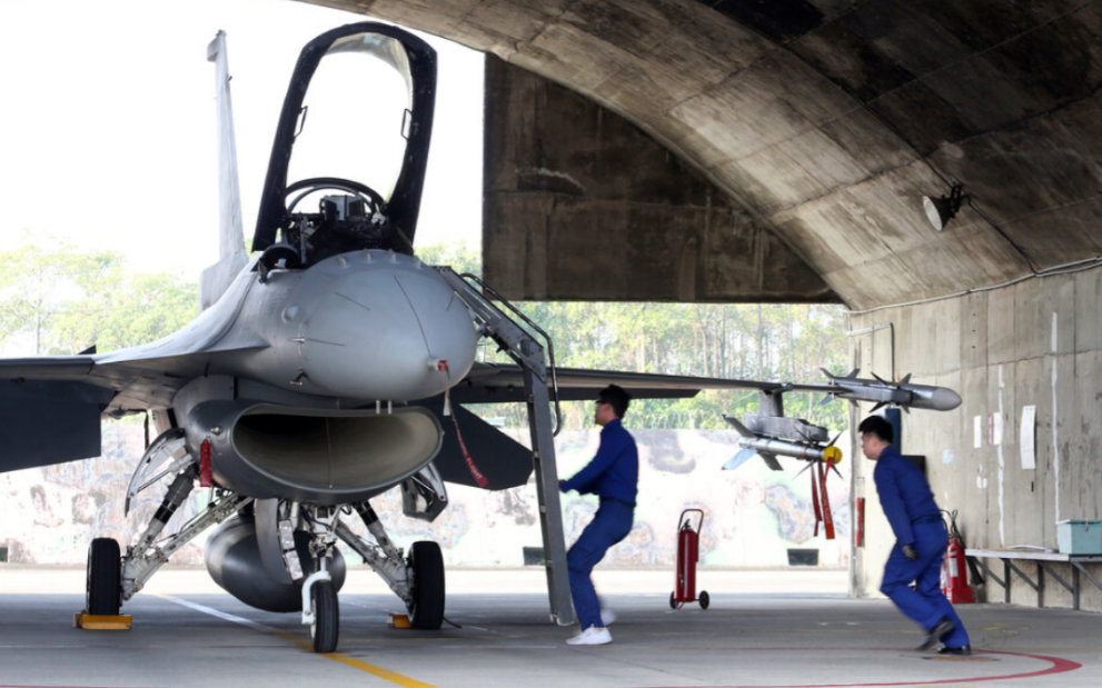 过去北京一直要求美国停止军售，我们大家都知道，中美建交有三个联合公报，尤其是八·