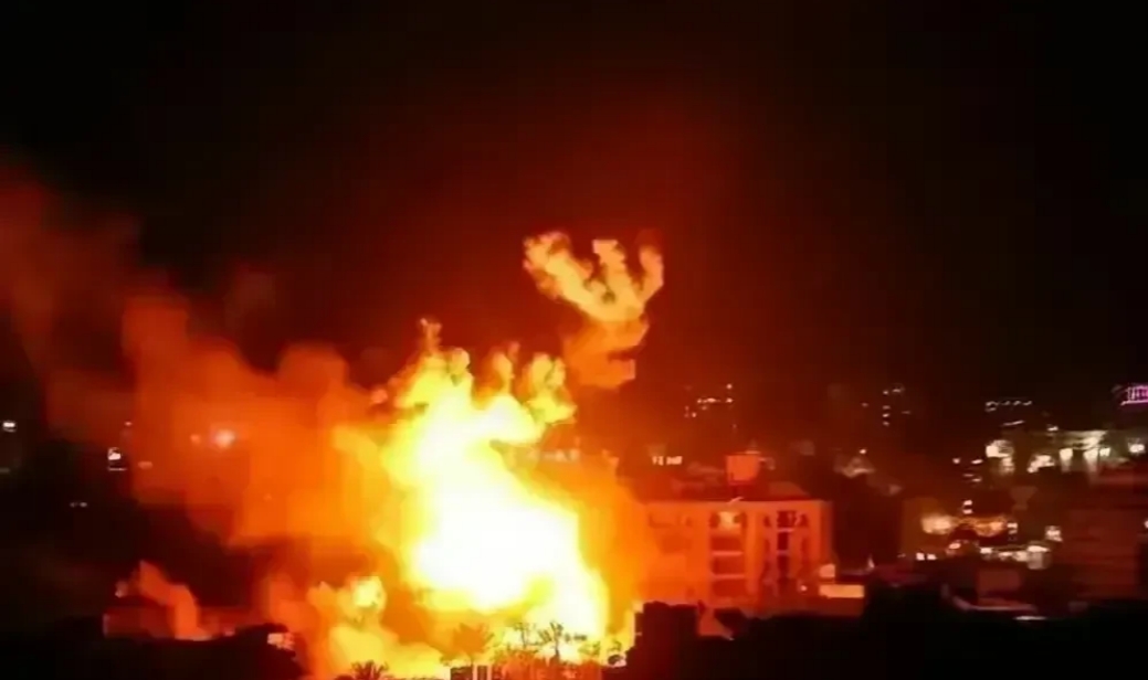 地狱之夜！特拉维夫遭毁灭性袭击，城市陷入火海！

在特拉维夫的市中心，曾经的繁荣